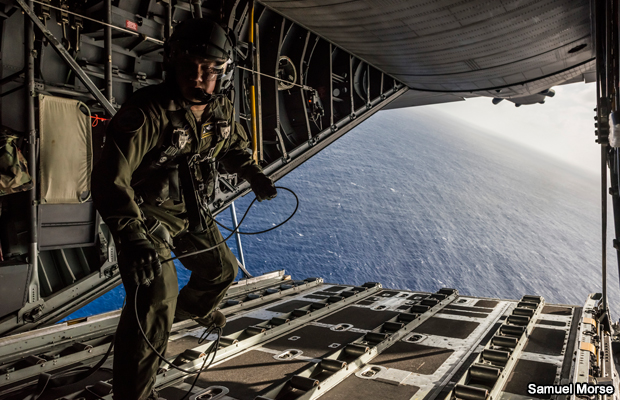 20121215-us-air-force-drop