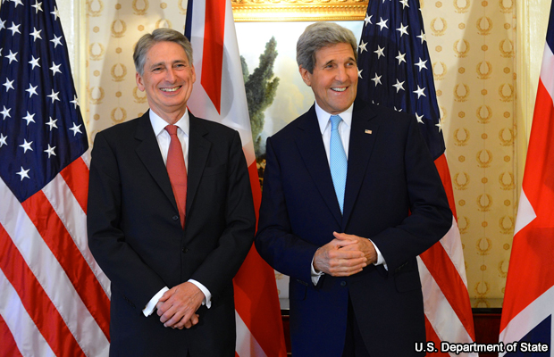 20140922-phillip-hammond-y-john-kerry