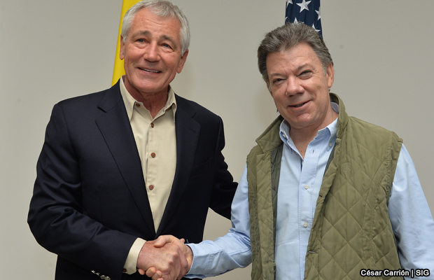 20141010-chuck-hagel-y-juan-manuel-santos