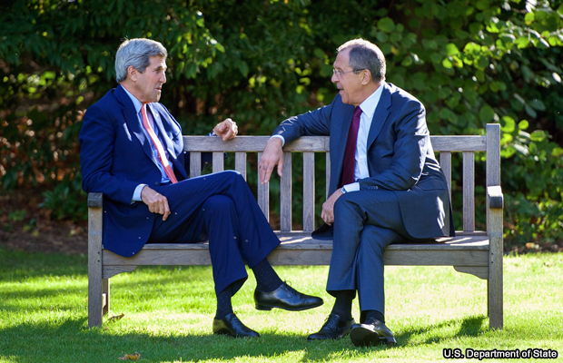20141014-john-kerry-y-sergi-lavrov