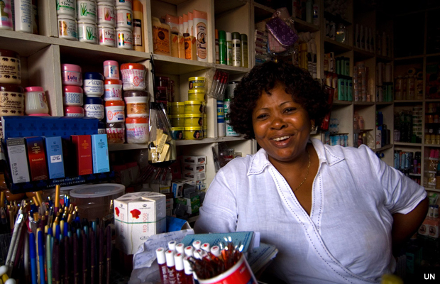 un-ghana-woman-store