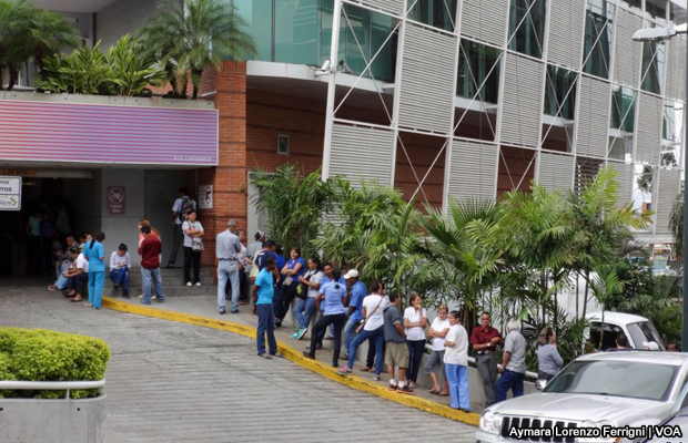 20150203-filas-venezuela