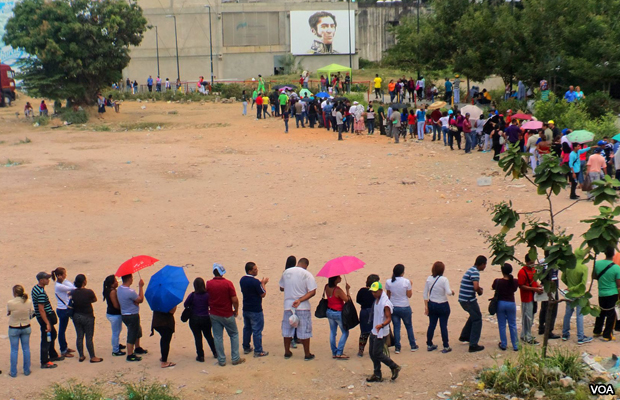 20150203-filas-venezuela02