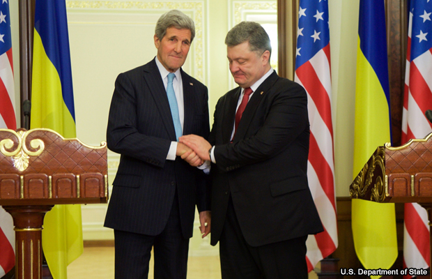 20150205-john-kerry-y-petro-poroshenko