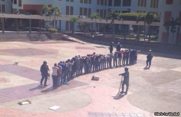 20150225-arresto-estudiantes-venezuela