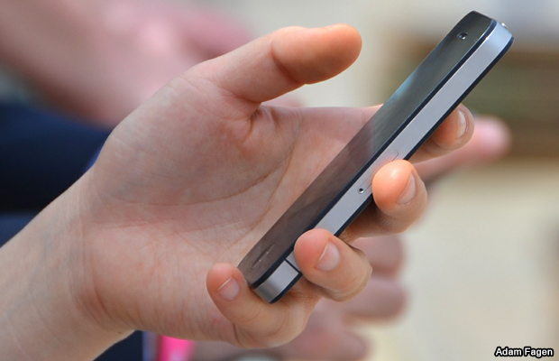 20130408-smartphone-in-hand