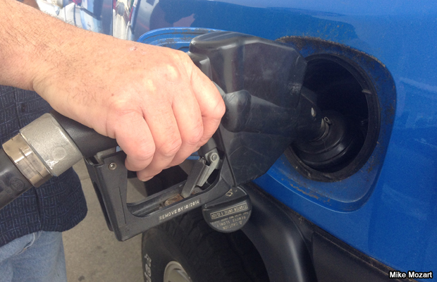 20140621-gas-pump