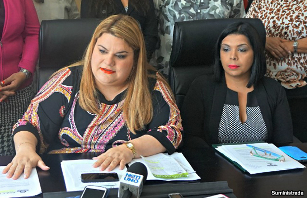 20150304-jenniffer-gonzalez-y-yashira-lebron