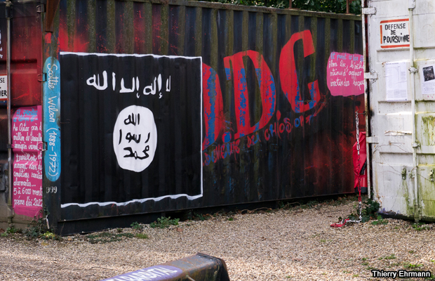 20150309-isis-container