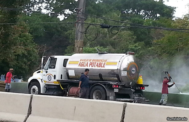 20150315-camion-sisterna-trujillo-alto