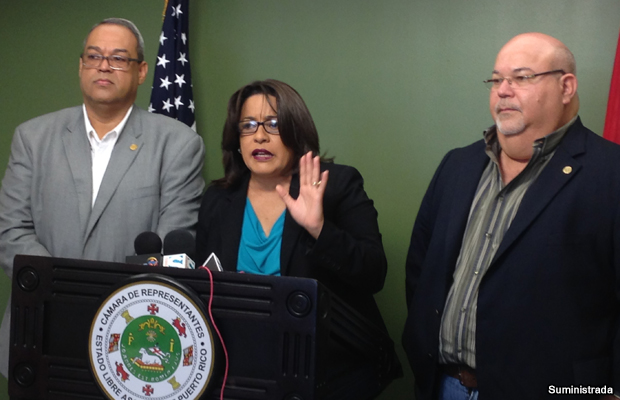 20150323-chayanne-martinez-maria-milagros-charbonier-y-johnny-mendez