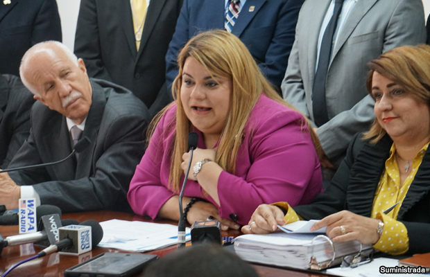 20150406-waldemar-quiles-jenniffer-gonzalez-y-lourdes-ramos