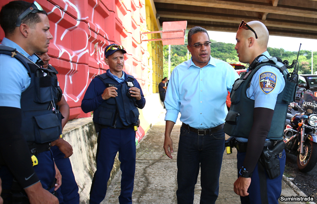 20150409-luis-daniel-rivera-policias