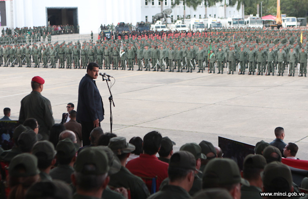 20151212-nicolas-maduro-fuerzas-armadas