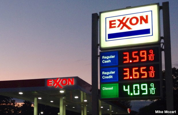 20140815-exxon-gas-station