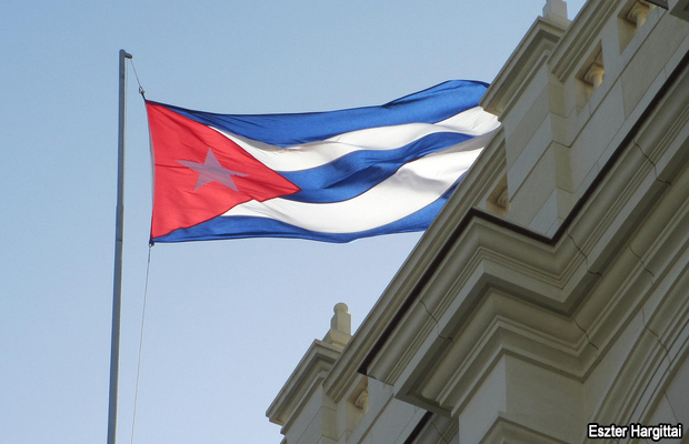 20121114-cuban-flag