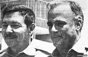 Rafael del Pino (derecha) junto a Raúl Castro.