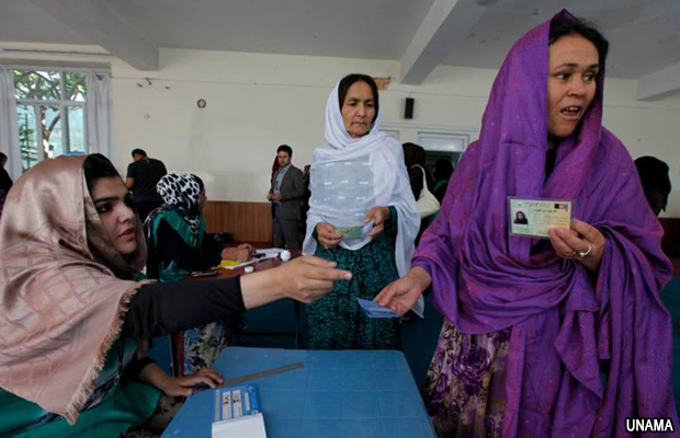 mujeres-votan-elecciones-afganistan-2014