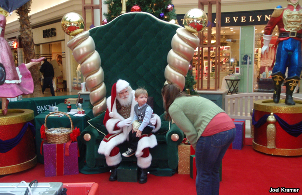 20101224-santa-claus-shopping-mall-tennessee