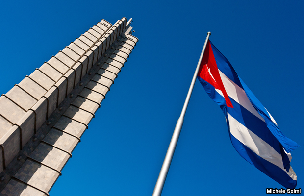 20120409-cuban-flag